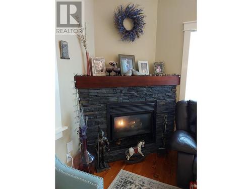 212 Falcon Avenue, Vernon, BC - Indoor Photo Showing Living Room With Fireplace