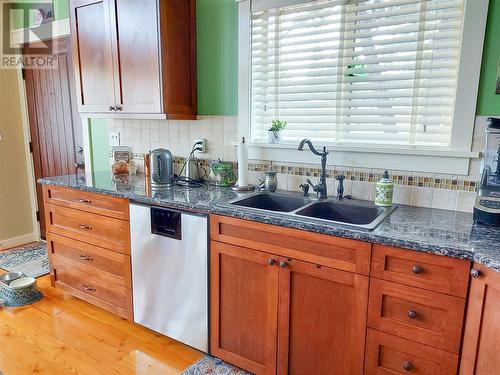 212 Falcon Avenue, Vernon, BC - Indoor Photo Showing Kitchen With Double Sink