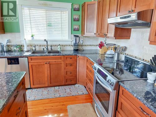 212 Falcon Avenue, Vernon, BC - Indoor Photo Showing Kitchen With Double Sink