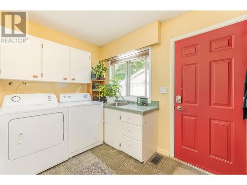 309 Baird Avenue, Enderby, BC - Indoor Photo Showing Laundry Room