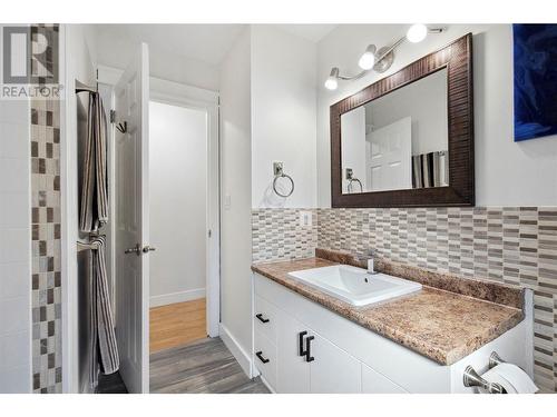 10509 Teresa Road, Lake Country, BC - Indoor Photo Showing Bathroom