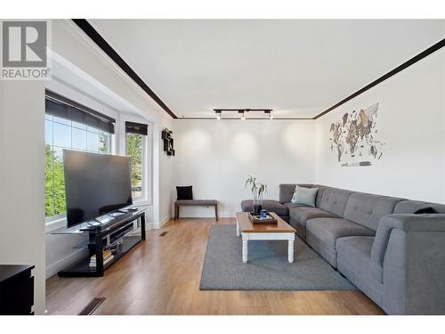 10509 Teresa Road, Lake Country, BC - Indoor Photo Showing Living Room