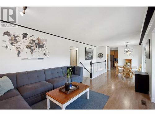 10509 Teresa Road, Lake Country, BC - Indoor Photo Showing Living Room