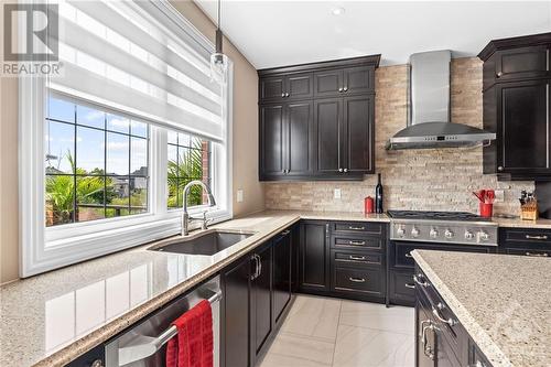 812 Percival Crescent, Ottawa, ON - Indoor Photo Showing Kitchen With Upgraded Kitchen