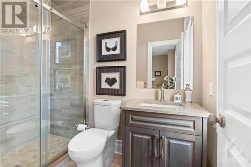 812 Percival Crescent, Ottawa, ON - Indoor Photo Showing Bathroom