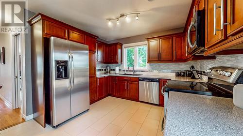 28 Tree Top Drive, St. John'S, NL - Indoor Photo Showing Kitchen With Upgraded Kitchen