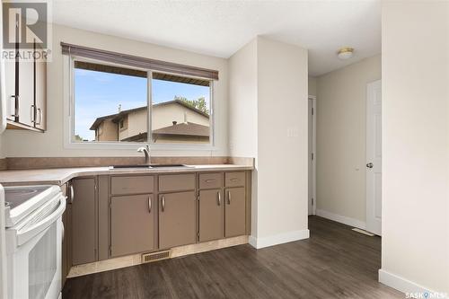 47 127 Mackenzie Way, Regina, SK - Indoor Photo Showing Kitchen With Double Sink