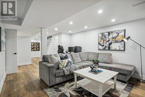 6225 Miller'S Grove, Mississauga (Meadowvale), ON - Indoor Photo Showing Living Room