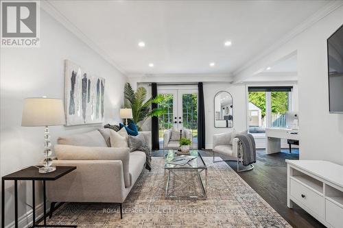 6225 Miller'S Grove, Mississauga, ON - Indoor Photo Showing Living Room