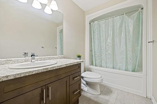 16 Prospect Avenue|Unit #B, St. Catharines, ON - Indoor Photo Showing Bathroom