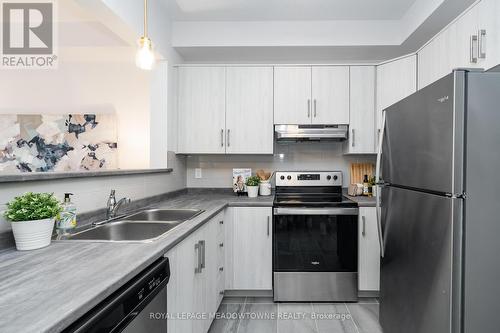 25 Elsegood Drive, Guelph, ON - Indoor Photo Showing Kitchen With Double Sink