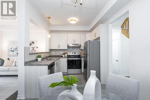 25 Elsegood Drive, Guelph, ON - Indoor Photo Showing Kitchen With Double Sink