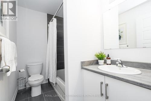 25 Elsegood Drive, Guelph, ON - Indoor Photo Showing Bathroom