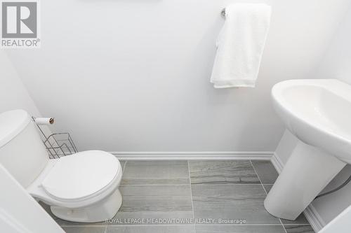 25 Elsegood Drive, Guelph, ON - Indoor Photo Showing Bathroom