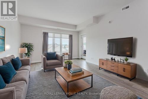 301 - 175 Commonwealth Street, Kitchener, ON - Indoor Photo Showing Living Room