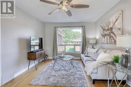 1166 Ridgecrest Avenue, Oshawa (Donevan), ON - Indoor Photo Showing Living Room