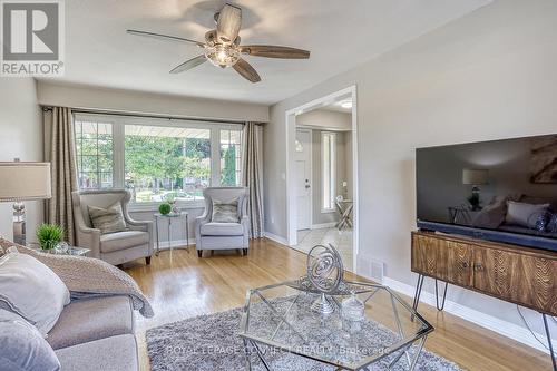 1166 Ridgecrest Avenue, Oshawa (Donevan), ON - Indoor Photo Showing Living Room