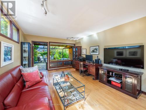 15 Heathbridge Park, Toronto (Leaside), ON - Indoor Photo Showing Living Room