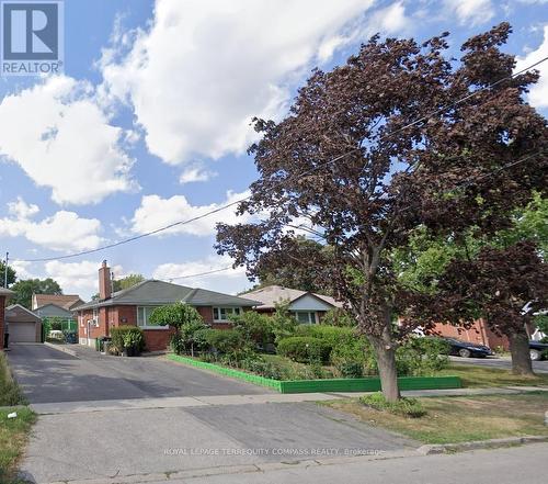 120 Redwater Drive, Toronto (Rexdale-Kipling), ON - Outdoor