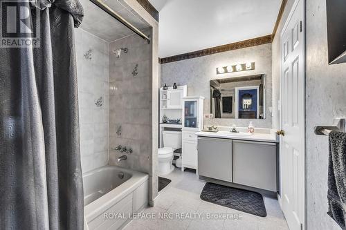 143 Briarsdale Crescent, Welland, ON - Indoor Photo Showing Bathroom