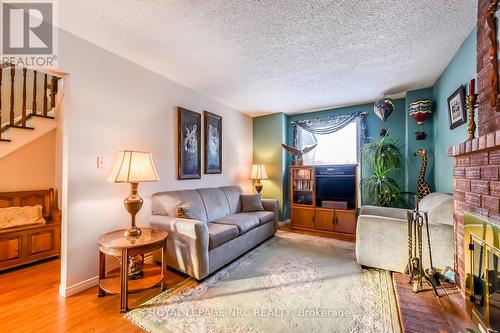 143 Briarsdale Crescent, Welland, ON - Indoor Photo Showing Living Room