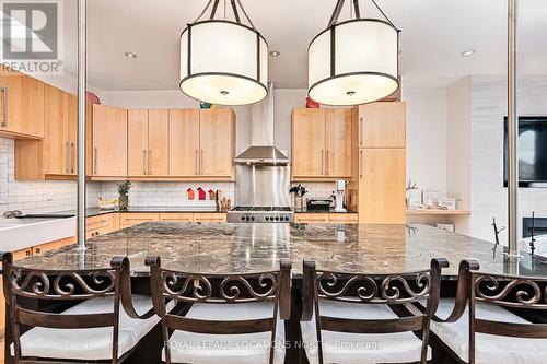 31 Simcoe Street, Collingwood, ON - Indoor Photo Showing Kitchen With Upgraded Kitchen