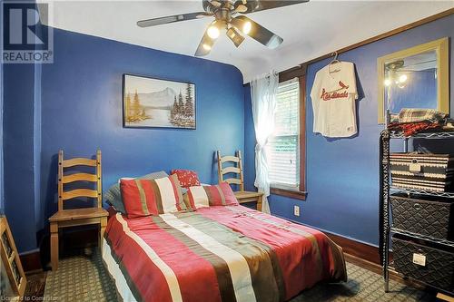 140 Park Row N, Hamilton, ON - Indoor Photo Showing Bedroom