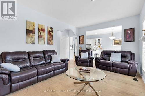 742 Guildwood Boulevard, London, ON - Indoor Photo Showing Living Room