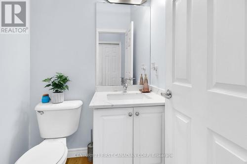 742 Guildwood Boulevard, London, ON - Indoor Photo Showing Bathroom