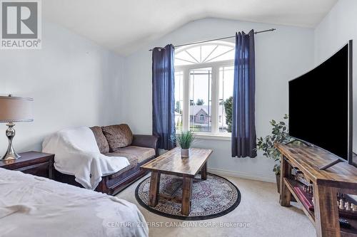 742 Guildwood Boulevard, London, ON - Indoor Photo Showing Bedroom