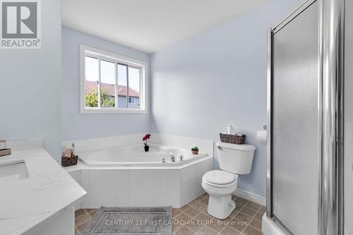 742 Guildwood Boulevard, London, ON - Indoor Photo Showing Bathroom