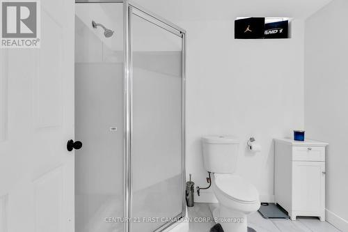 742 Guildwood Boulevard, London, ON - Indoor Photo Showing Bathroom