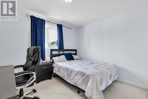 742 Guildwood Boulevard, London, ON - Indoor Photo Showing Bedroom