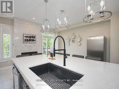 2 - 3350 Thomas Street, Mississauga (Churchill Meadows), ON - Indoor Photo Showing Kitchen