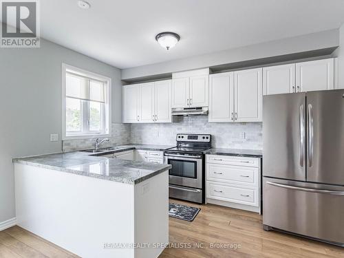 32 Kayak Heights, Brampton, ON - Indoor Photo Showing Kitchen