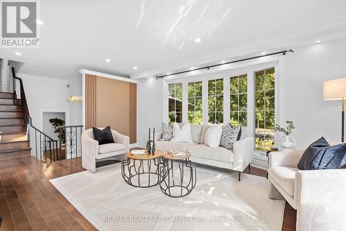 831 Caldwell Avenue, Mississauga (Lorne Park), ON - Indoor Photo Showing Living Room