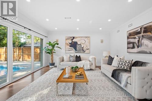 831 Caldwell Avenue, Mississauga (Lorne Park), ON - Indoor Photo Showing Living Room