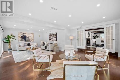 831 Caldwell Avenue, Mississauga (Lorne Park), ON - Indoor Photo Showing Living Room