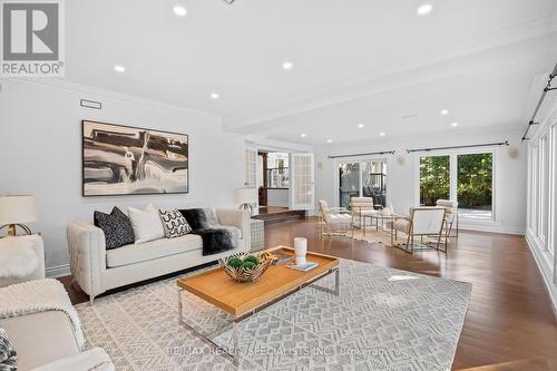 831 Caldwell Avenue, Mississauga, ON - Indoor Photo Showing Living Room