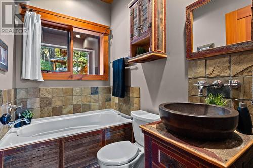 2388 Heffley Lake Road, Kamloops, BC - Indoor Photo Showing Bathroom