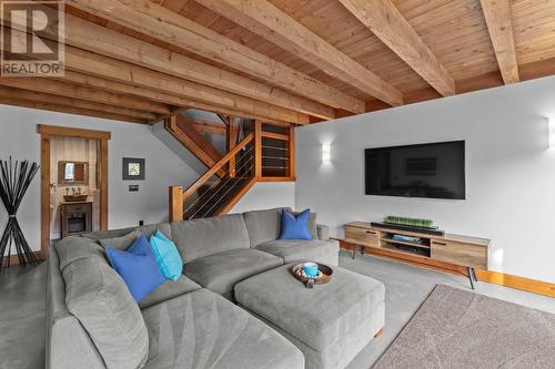 2388 Heffley Lake Road, Kamloops, BC - Indoor Photo Showing Living Room