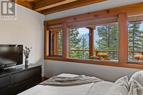 2388 Heffley Lake Road, Kamloops, BC - Indoor Photo Showing Bedroom