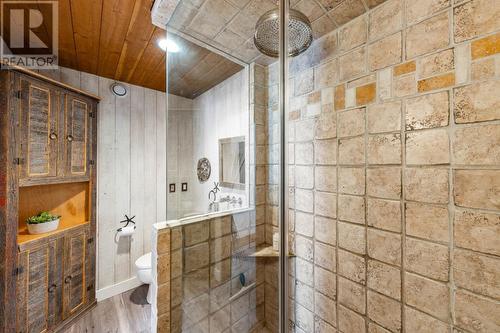 2388 Heffley Lake Road, Kamloops, BC - Indoor Photo Showing Bathroom