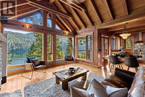 2388 Heffley Lake Road, Kamloops, BC - Indoor Photo Showing Living Room