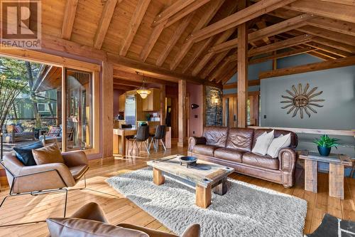 2388 Heffley Lake Road, Kamloops, BC - Indoor Photo Showing Living Room