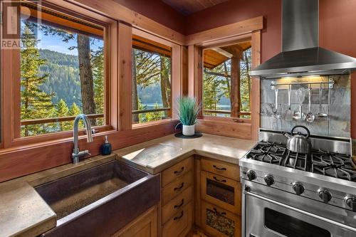 2388 Heffley Lake Road, Kamloops, BC - Indoor Photo Showing Kitchen