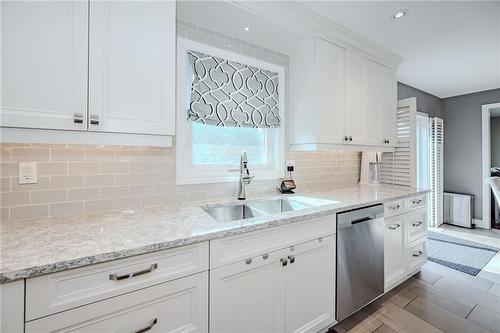 990 Upper Kenilworth Avenue, Hamilton, ON - Indoor Photo Showing Kitchen With Double Sink With Upgraded Kitchen