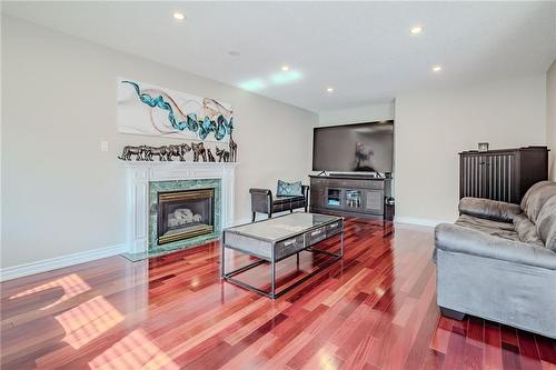 990 Upper Kenilworth Avenue, Hamilton, ON - Indoor Photo Showing Living Room With Fireplace