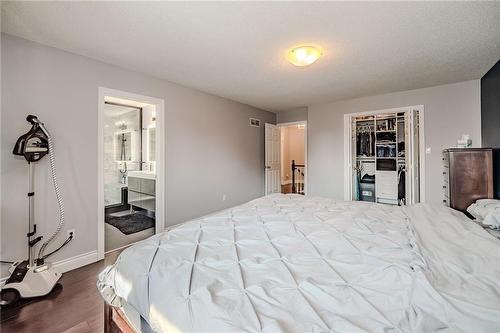 990 Upper Kenilworth Avenue, Hamilton, ON - Indoor Photo Showing Bedroom