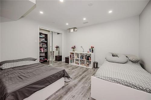 990 Upper Kenilworth Avenue, Hamilton, ON - Indoor Photo Showing Bedroom